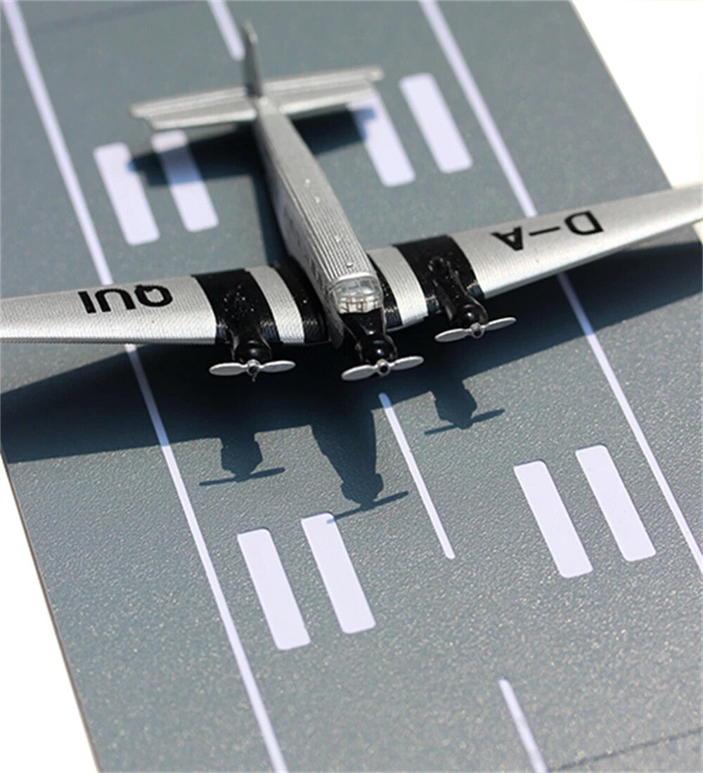 DIY Mini Simulation Passenger Aircraft Model Runway Platform 15x10cm