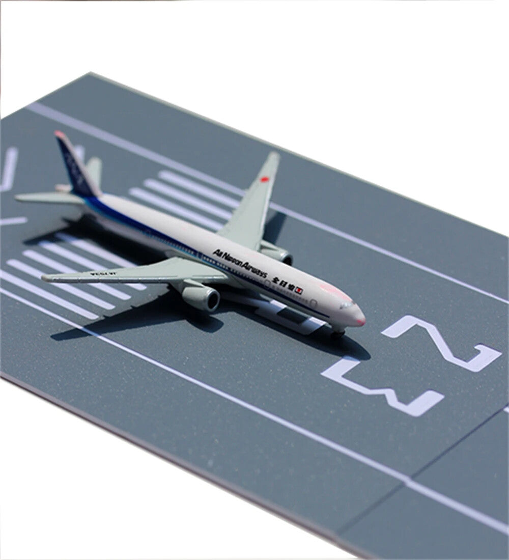 DIY Mini Simulation Passenger Aircraft Model Runway Platform 15x10cm